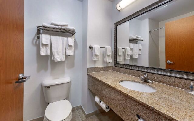 Spark by Hilton Shawnee