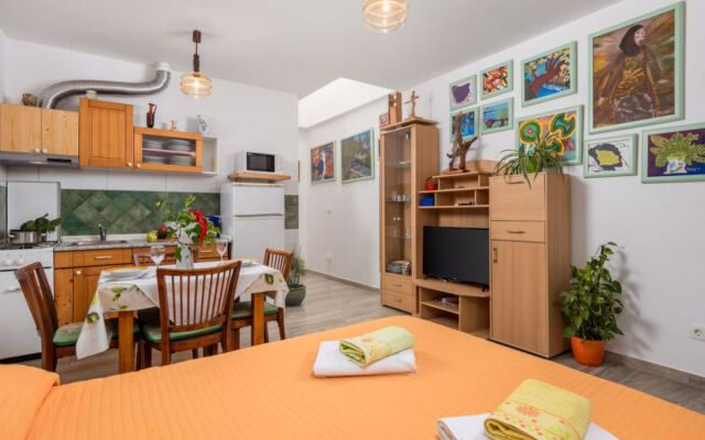 Apartment Sandalj Pomarkku 41305