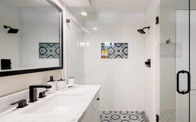 Luxe-paradise Palace-pool-spa-guest House & More!