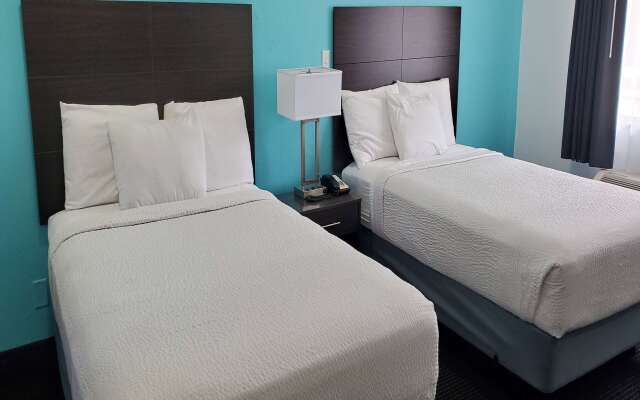 Travelodge by Wyndham Livonia/Canton/Novi Detroit Area