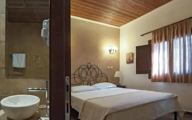 Polys Guest House