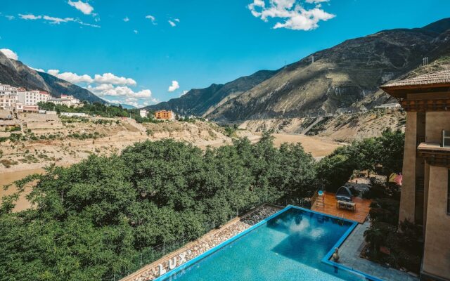 LUX Tea Horse Road Deqin Benzilan