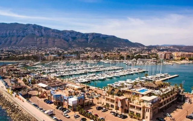 Stunning Villa With Panoramic Views & Private Pool