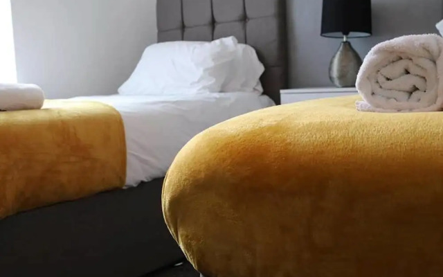 Modern Liverpool House Sleeps 12 Netflix