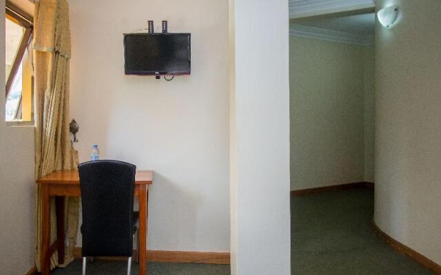 Crown Suites Hotel
