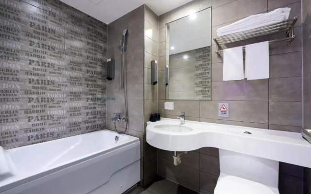 Kiwi Share Hotel - Zhongli Station Branch - Hostel