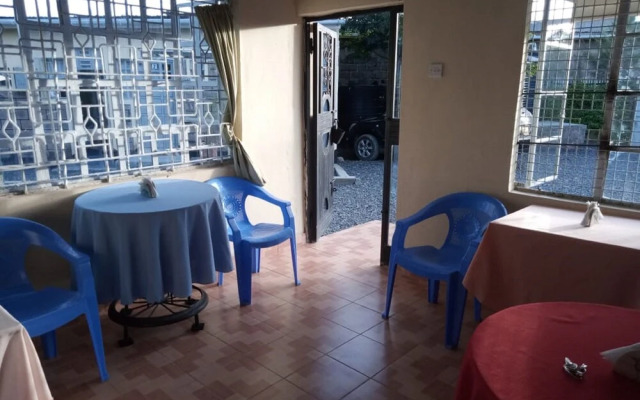 Acacia Hotel