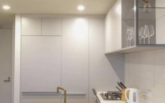 New Spacious 2 Bedroom With Gorgeous City Views