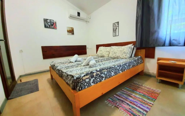 House & Yard Sesil M 110m to beach