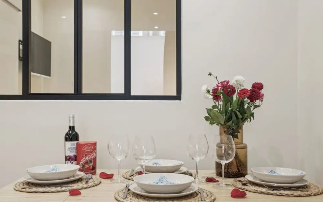 Ganneron in Paris With 1 Bedrooms and 1 Bathrooms