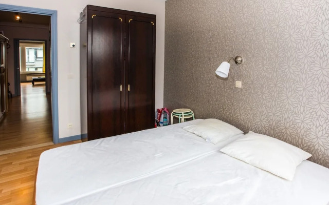 Cozy Coastal Flat w/ Views