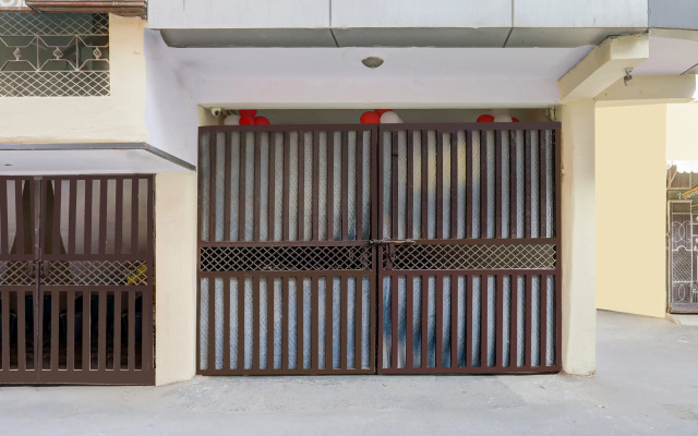 Hotel O Uttam Nagar Near Akash Hospital