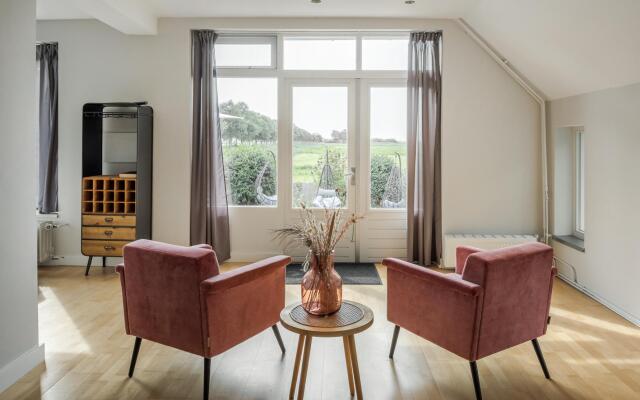 Large fully renovated farmhouse with indoor Swim spa and Sauna