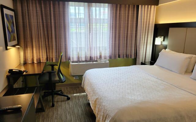 Holiday Inn Express Maspeth, an IHG Hotel