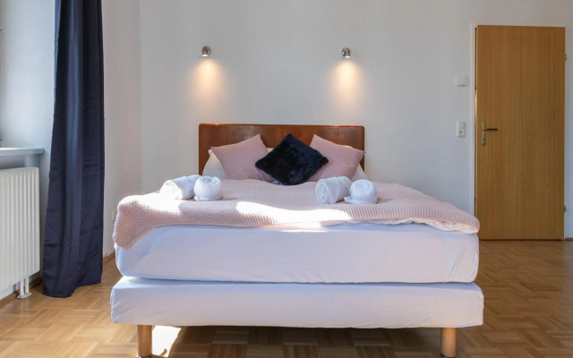 Yeshello Elegant Apartment near Central Vienna