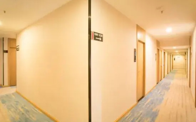 Shell Hotel (Zhuhai Gongbei Port, Fuhuali Wal-Mart)