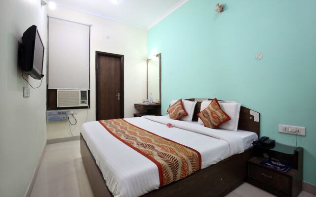 OYO 9056 Hotel Holiday Comfort