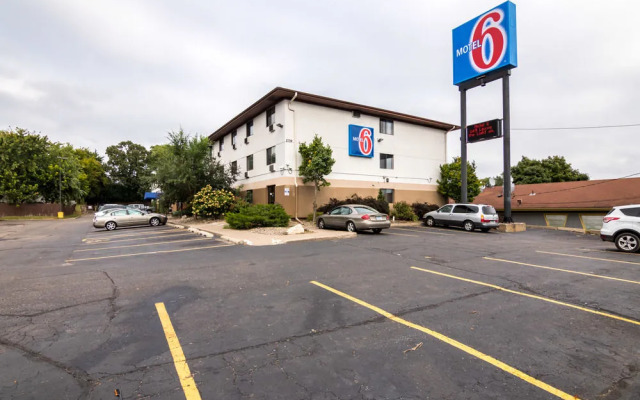 Super 8 St. Paul/i-94