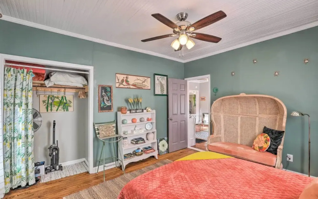 Stylish Woodfin Home w/ Backyard & Fire Pit