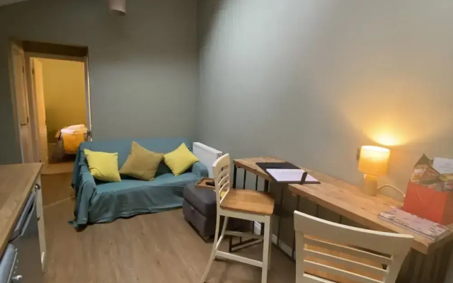 Private Annex, Parking, Wifi, 2mins to J48 A1 M1