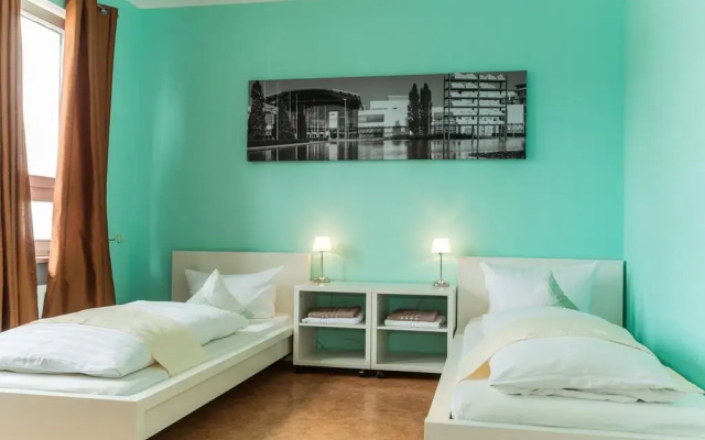 Garden House   & Eastpark Apartments