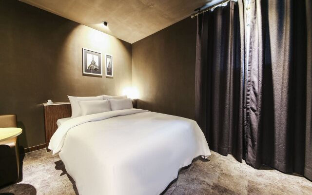Moon Hotel