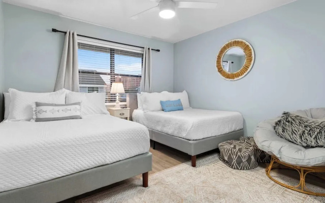 Spacious Family-friendly Retreat Beach Walkable