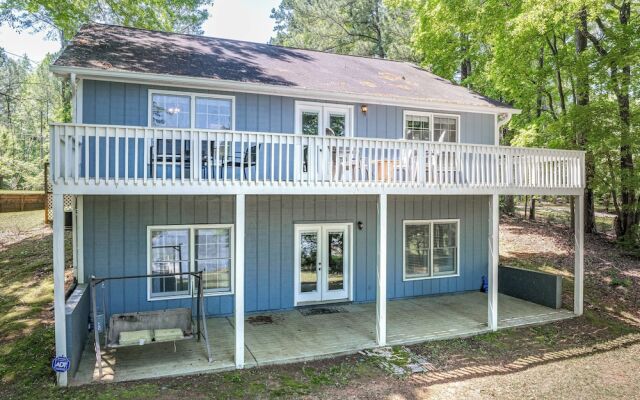 Milledgeville Home w/ Game Room & Private Dock!