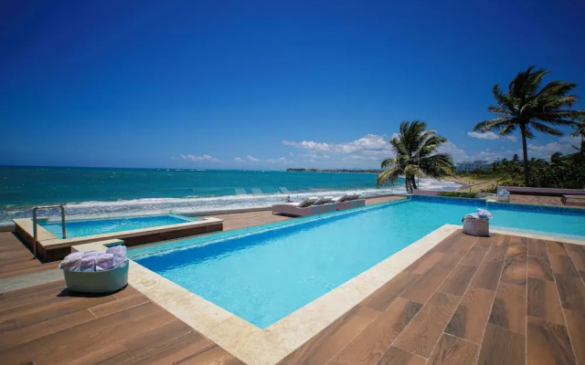 Oceanfront Luxury 10BR Villa