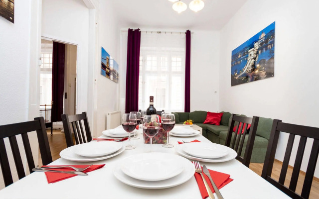 Grand Boulevard Apartments