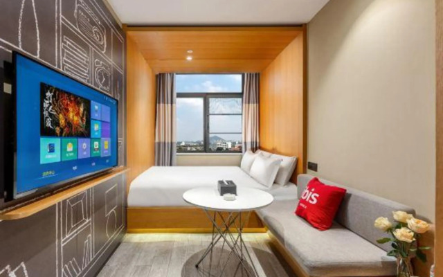 Ibis Hotel (Jinlong Subway Station, Shunde, Foshan)