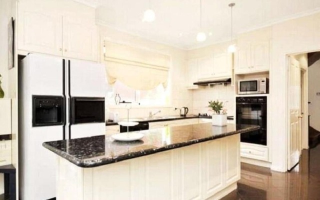 Abbotsford Private Rooms & Pods @ 15 Charles Homestay