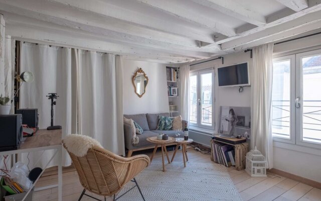 Stylish Apartment For 2 In The Heart Of Paris
