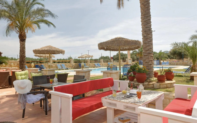 Danelis Studios and Apartments