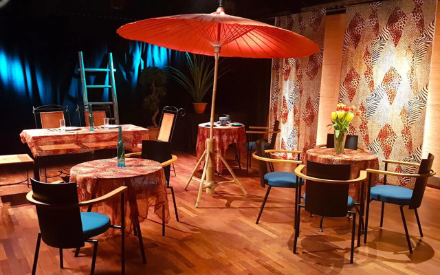 Theater and Beach Apartment