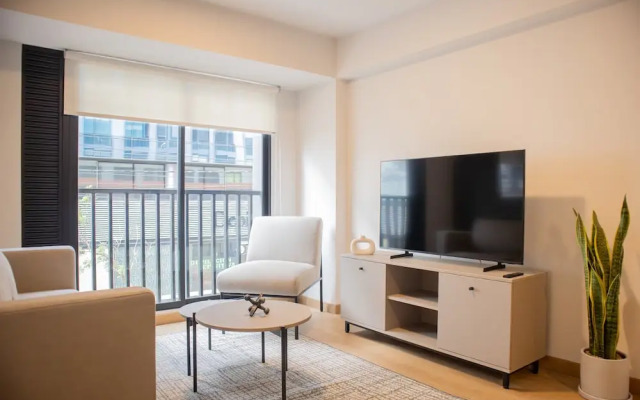 w Elegant 2BR w/ Great Balcony in Miraflores