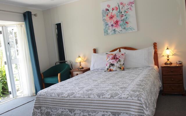 Ash Grove Boutique Motel
