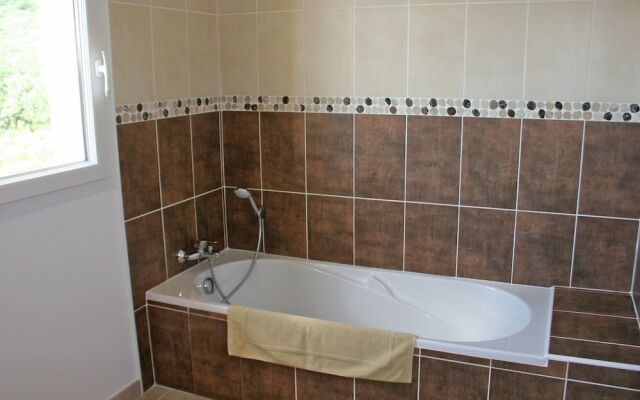 Quaint Holiday Home in Le Plan-de-la-Tour with Pool