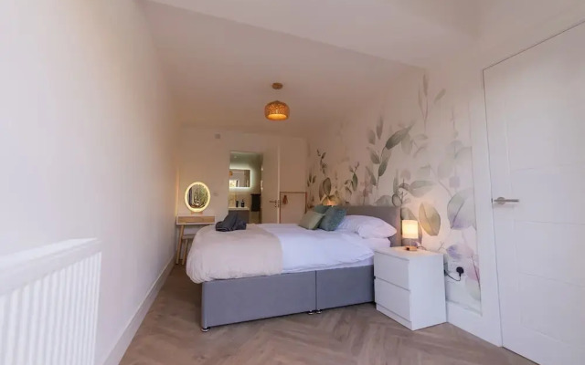 Luxury 8 Bed Home Manchester