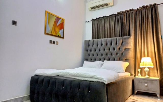 Lovely 2-bedroom Serviced Apartment With a Balcony