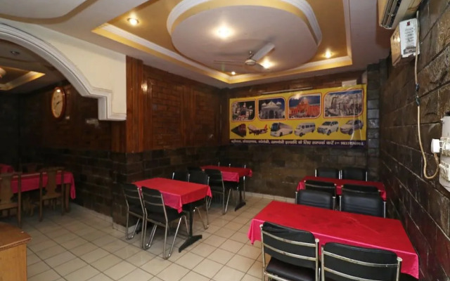 Collection O 7440 Hotel Paradise