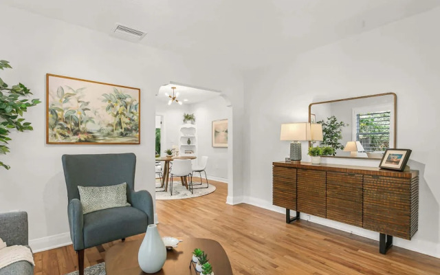 Pool House Oasis - Home for 6