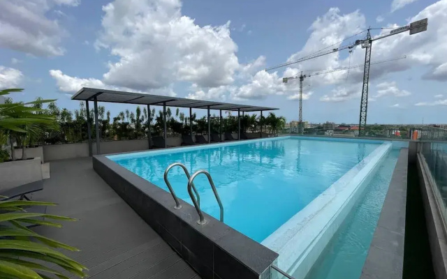 Lennox Luxury Suites by Cozy