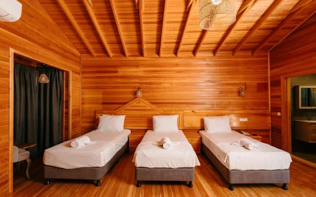 Hotel Pine Valley