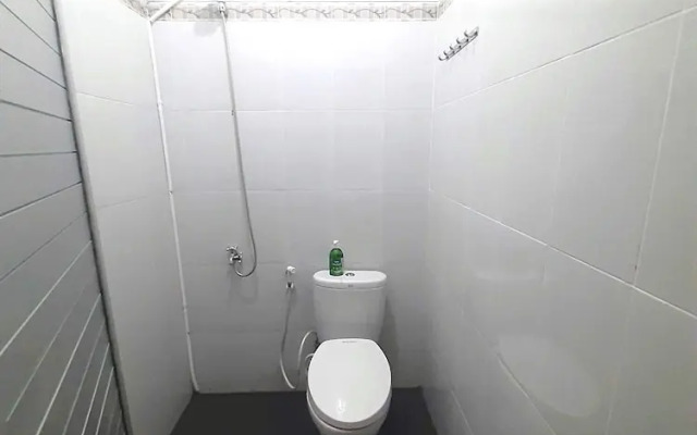Safe House Bed and Breakfast - Hostel - Adults Ony