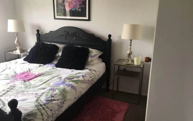 Sunny Holiday Home Near the Beach