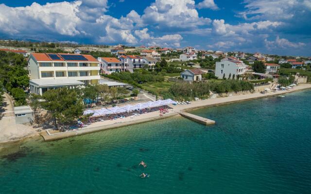 Hotel and Apartments Vila 4m