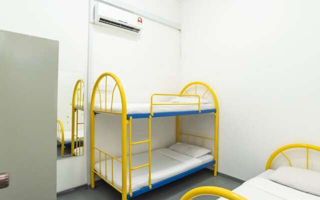 SPOT ON 89834 Blue District Backpackers