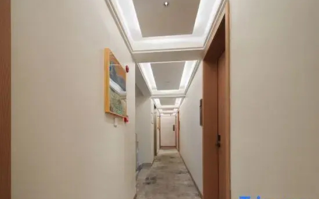 Yicheng Hotel (72 Wonder Tower High Speed Railway Station)