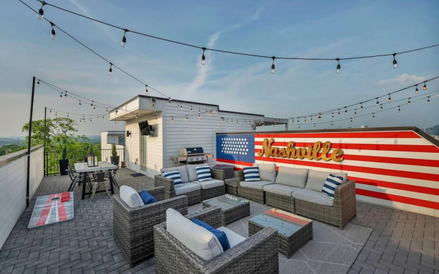 Rooftop Deck Shuffleboard BBQ Near Downtown